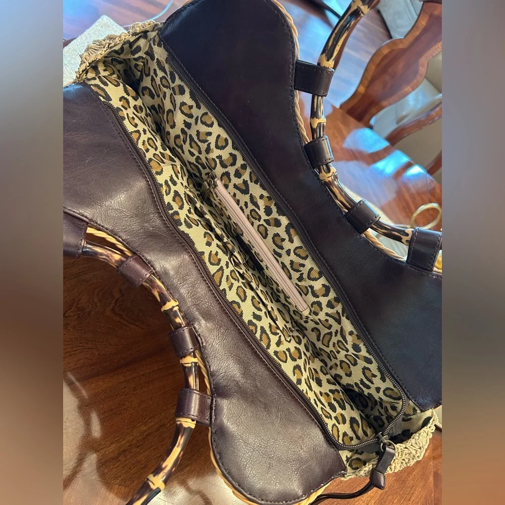 HOBO INTERNATIONAL HANDBAG W/BAMBOO HANDLES - Picture 4 of 10